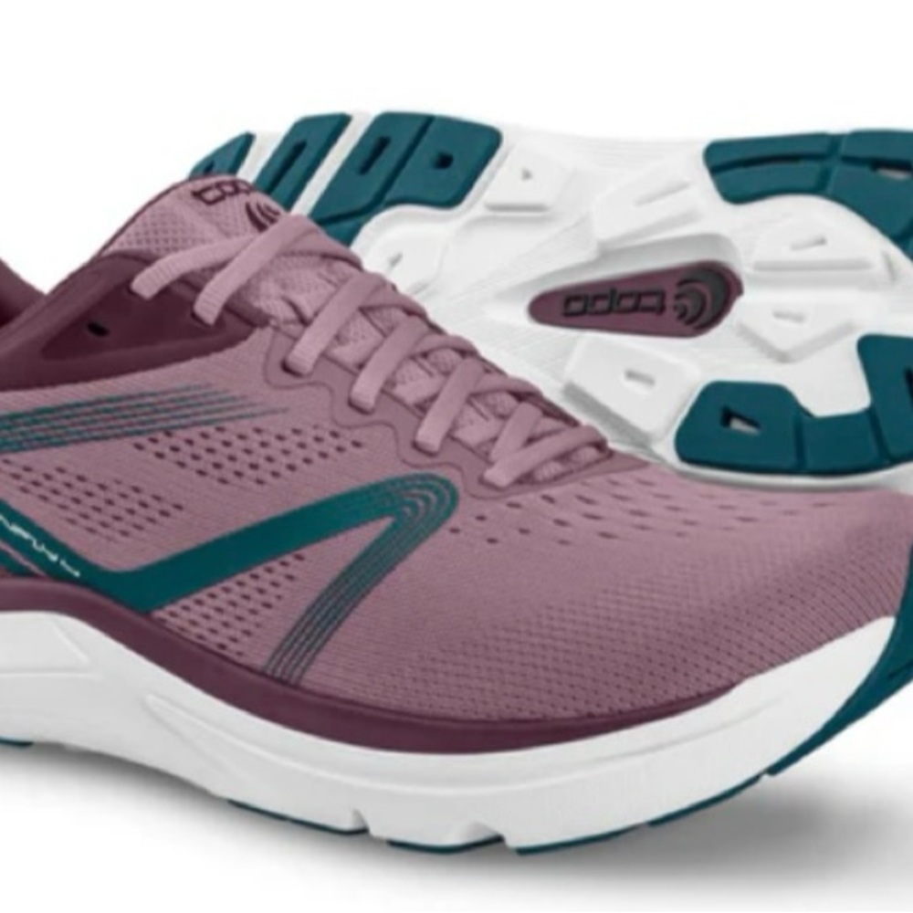 TOPO ATHLETIC MAGNIFLY 4 ROAD RUNNING SHOES - WOMEN'S Size 7.5
